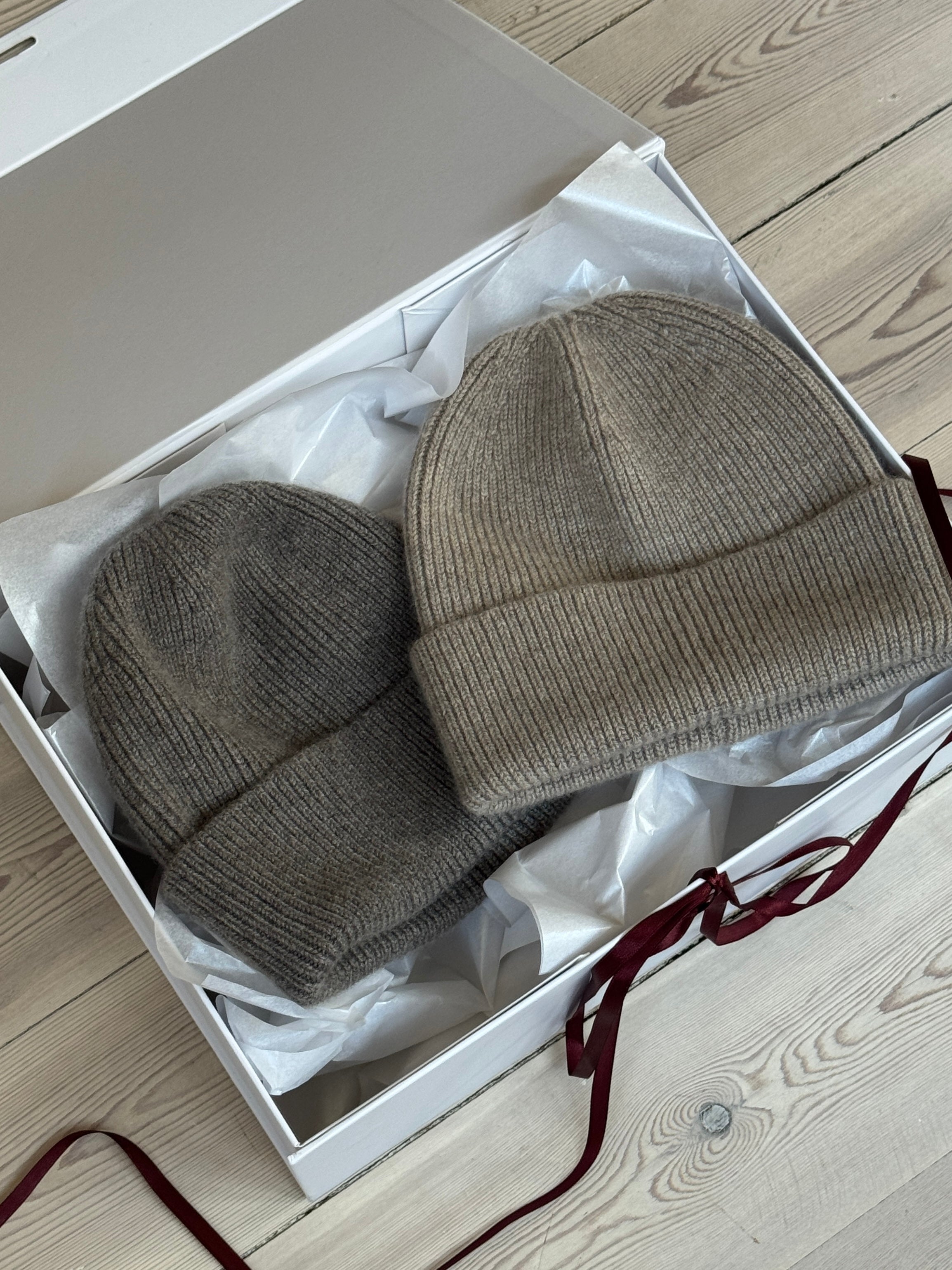 Como cashmere beanie, stone